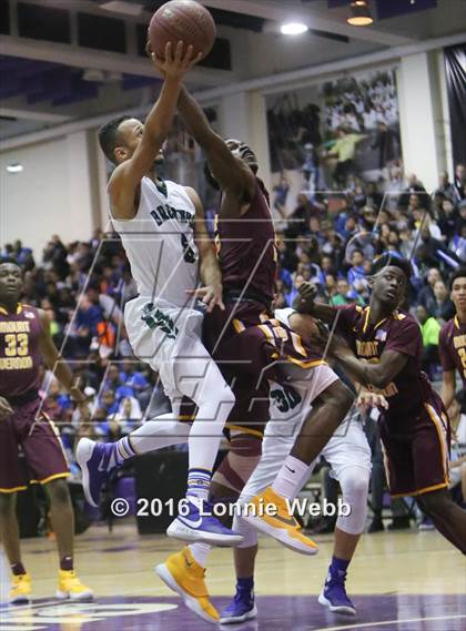 Thumbnail 3 in Brentwood vs Mt. Vernon (SNY Invitational) photogallery.