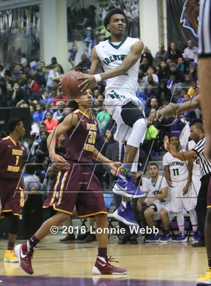 Thumbnail 3 in Brentwood vs Mt. Vernon (SNY Invitational) photogallery.