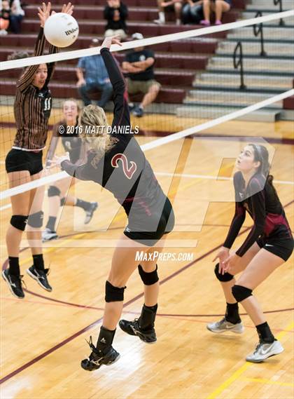 Thumbnail 3 in Erie vs. Ponderosa (CHSAA 4A Region 3) photogallery.
