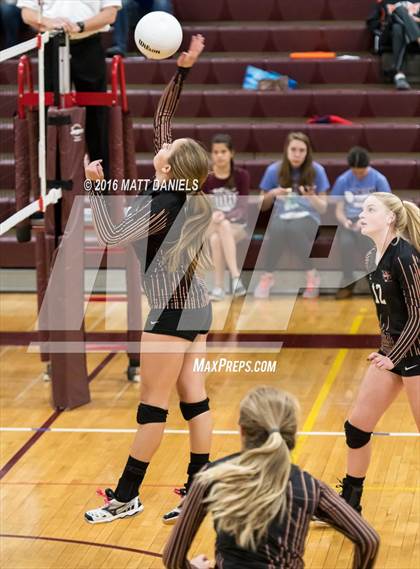 Thumbnail 3 in Erie vs. Ponderosa (CHSAA 4A Region 3) photogallery.