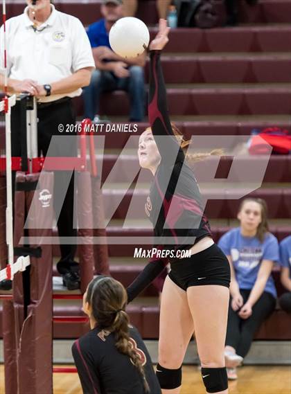 Thumbnail 1 in Erie vs. Ponderosa (CHSAA 4A Region 3) photogallery.
