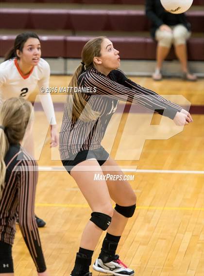 Thumbnail 3 in Erie vs. Ponderosa (CHSAA 4A Region 3) photogallery.