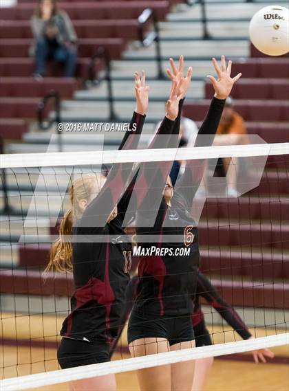 Thumbnail 3 in Erie vs. Ponderosa (CHSAA 4A Region 3) photogallery.