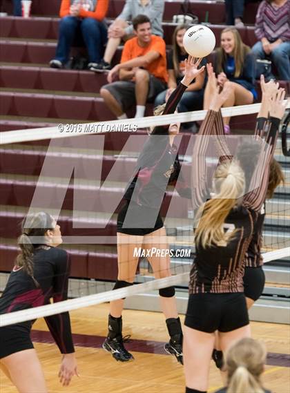 Thumbnail 3 in Erie vs. Ponderosa (CHSAA 4A Region 3) photogallery.