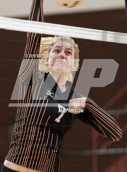 Thumbnail 3 in Erie vs. Ponderosa (CHSAA 4A Region 3) photogallery.