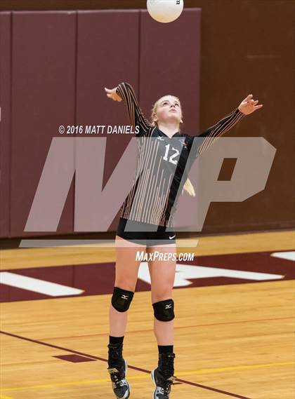 Thumbnail 3 in Erie vs. Ponderosa (CHSAA 4A Region 3) photogallery.