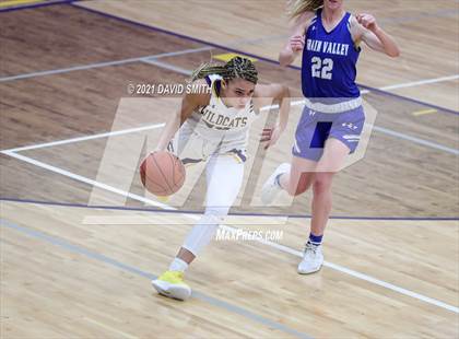 Thumbnail 3 in Grain Valley @ Blue Springs (MSHSAA District Playoff) photogallery.
