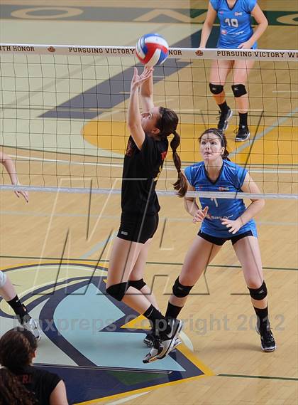 Thumbnail 2 in Marymount vs. St. Francis (CIF State D1 Final) photogallery.