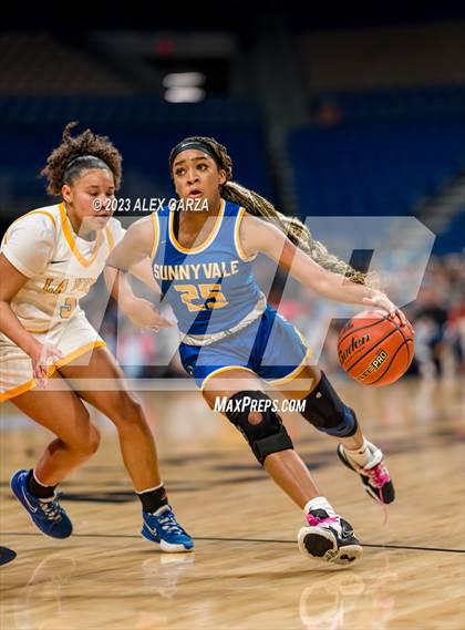 Thumbnail 3 in La Vega vs Sunnyvale (UIL 5A Basketball State final) photogallery.