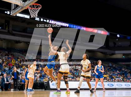 Thumbnail 2 in La Vega vs Sunnyvale (UIL 5A Basketball State final) photogallery.