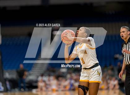 Thumbnail 2 in La Vega vs Sunnyvale (UIL 5A Basketball State final) photogallery.