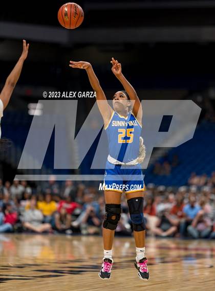 Thumbnail 1 in La Vega vs Sunnyvale (UIL 5A Basketball State final) photogallery.