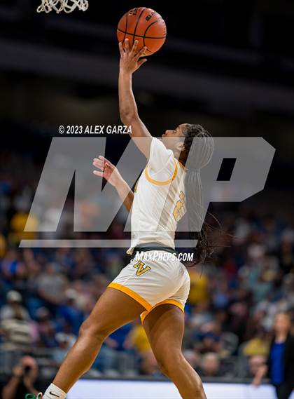 Thumbnail 3 in La Vega vs Sunnyvale (UIL 5A Basketball State final) photogallery.