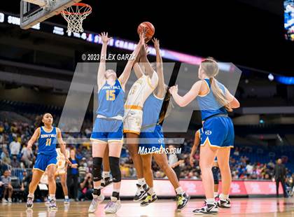 Thumbnail 2 in La Vega vs Sunnyvale (UIL 5A Basketball State final) photogallery.