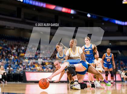 Thumbnail 3 in La Vega vs Sunnyvale (UIL 5A Basketball State final) photogallery.