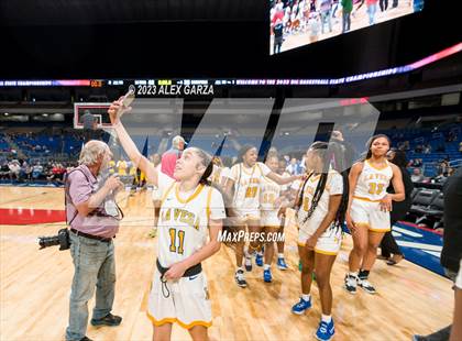 Thumbnail 1 in La Vega vs Sunnyvale (UIL 5A Basketball State final) photogallery.