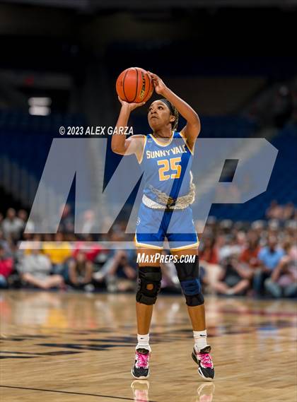 Thumbnail 3 in La Vega vs Sunnyvale (UIL 5A Basketball State final) photogallery.