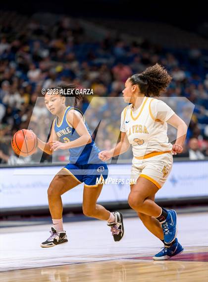 Thumbnail 2 in La Vega vs Sunnyvale (UIL 5A Basketball State final) photogallery.