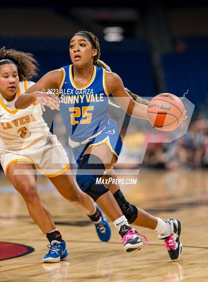 Thumbnail 1 in La Vega vs Sunnyvale (UIL 5A Basketball State final) photogallery.