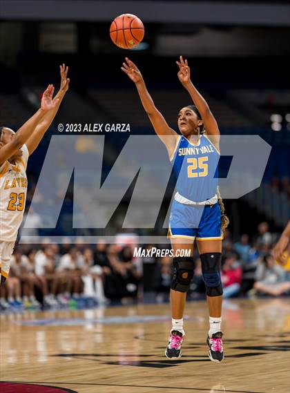 Thumbnail 1 in La Vega vs Sunnyvale (UIL 5A Basketball State final) photogallery.