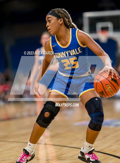 Thumbnail 3 in La Vega vs Sunnyvale (UIL 5A Basketball State final) photogallery.