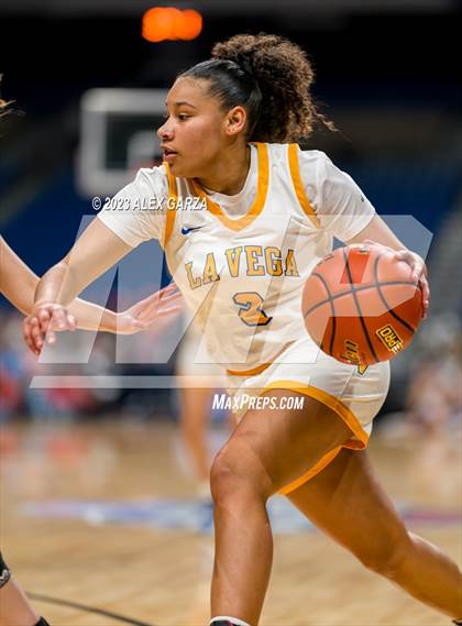 Thumbnail 3 in La Vega vs Sunnyvale (UIL 5A Basketball State final) photogallery.