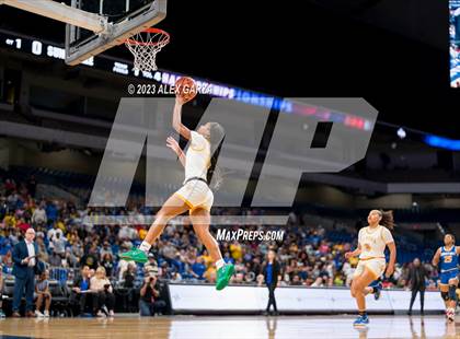 Thumbnail 3 in La Vega vs Sunnyvale (UIL 5A Basketball State final) photogallery.