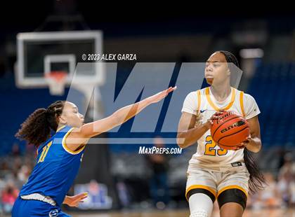 Thumbnail 2 in La Vega vs Sunnyvale (UIL 5A Basketball State final) photogallery.