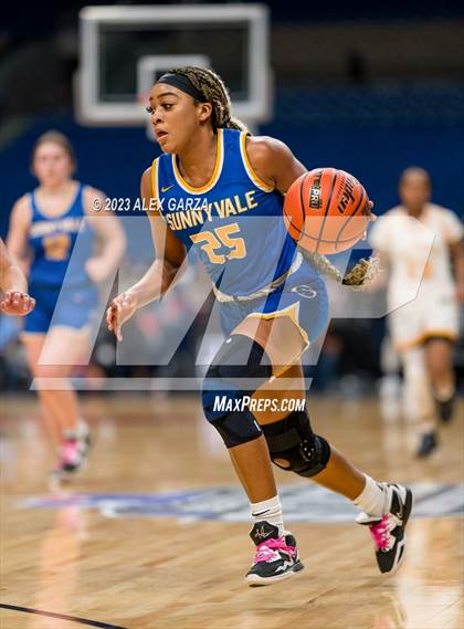 Thumbnail 2 in La Vega vs Sunnyvale (UIL 5A Basketball State final) photogallery.