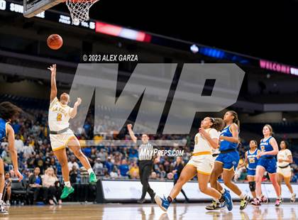 Thumbnail 1 in La Vega vs Sunnyvale (UIL 5A Basketball State final) photogallery.