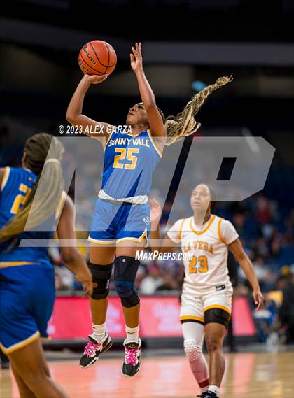 Thumbnail 2 in La Vega vs Sunnyvale (UIL 5A Basketball State final) photogallery.