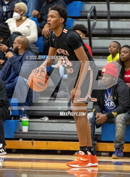 Thumbnail 2 in Brother Rice vs. Northview photogallery.