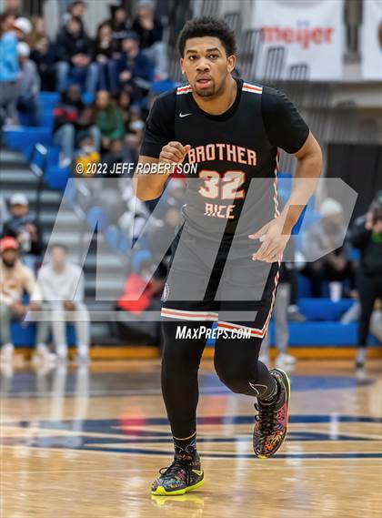 Thumbnail 2 in Brother Rice vs. Northview photogallery.