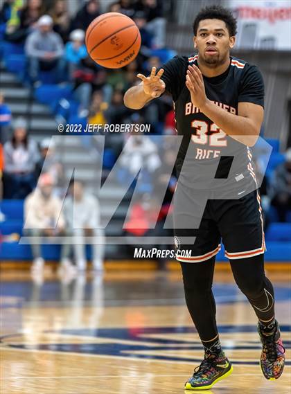 Thumbnail 3 in Brother Rice vs. Northview photogallery.