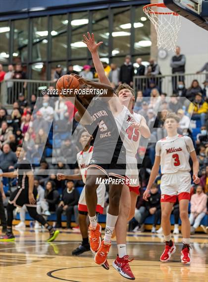 Thumbnail 1 in Brother Rice vs. Northview photogallery.