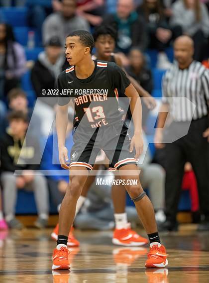 Thumbnail 3 in Brother Rice vs. Northview photogallery.