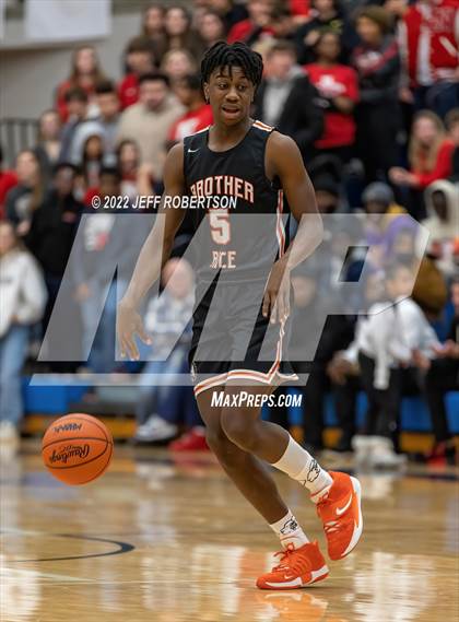 Thumbnail 3 in Brother Rice vs. Northview photogallery.