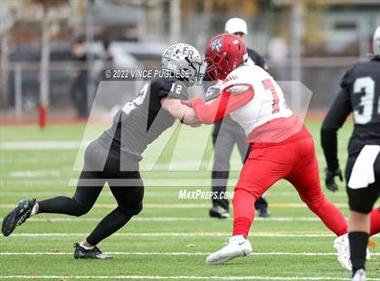 Thumbnail 2 in Kennedy Catholic vs. Emerald Ridge (WIAA 4A Semi Final) photogallery.