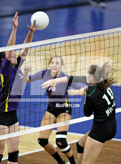 Thumbnail 3 in Fleming vs. Kit Carson (CHSAA 1A Championship) photogallery.