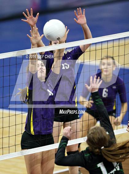 Thumbnail 2 in Fleming vs. Kit Carson (CHSAA 1A Championship) photogallery.