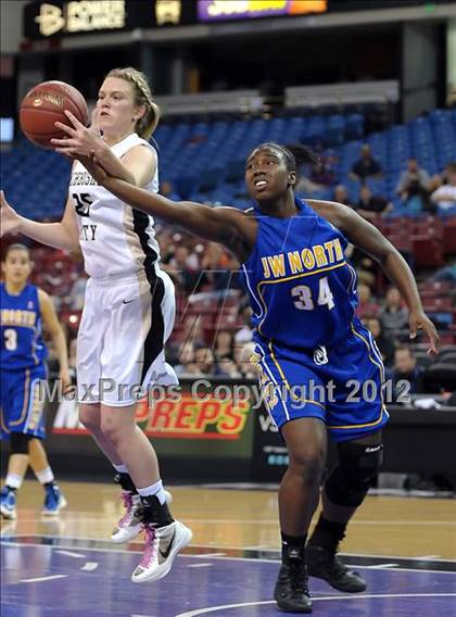 Thumbnail 1 in JW North vs. Archbishop Mitty (CIF State D2 Final) photogallery.
