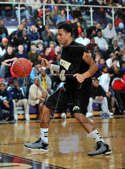 Thumbnail 1 in Webb [J. F.] vs Clinton (HighSchoolOT.com Invitational) photogallery.