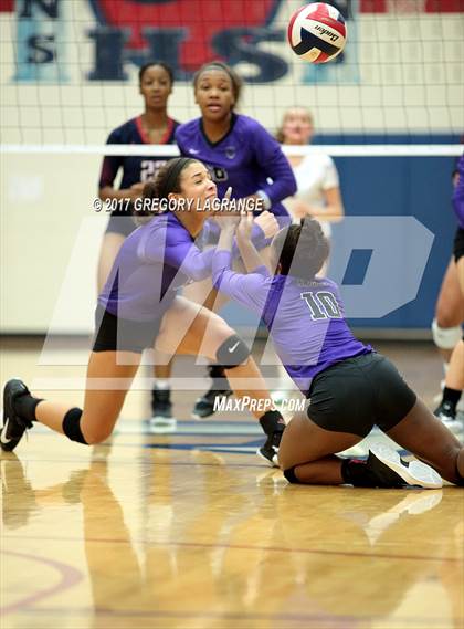 Thumbnail 2 in Independence vs Centennial photogallery.