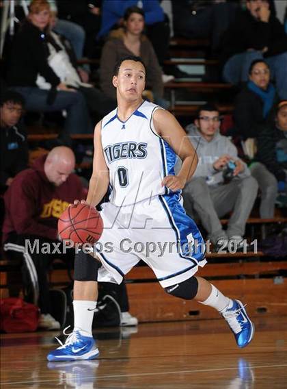 Thumbnail 1 in Capital Christian vs. Analy (St. Hope Classic) photogallery.