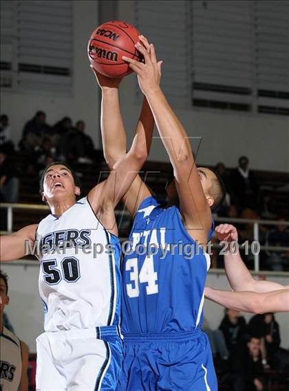 Thumbnail 3 in Capital Christian vs. Analy (St. Hope Classic) photogallery.