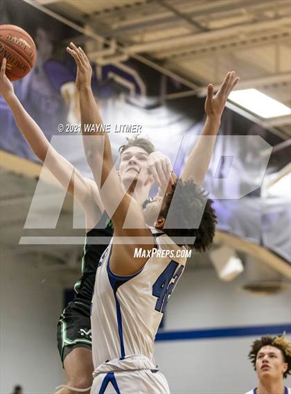 Thumbnail 2 in Archbishop McNicholas @ Covington Catholic photogallery.