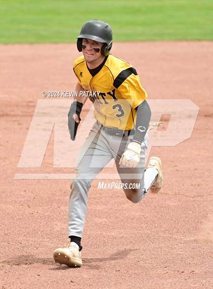 Thumbnail 2 in Staples vs. Amity Regional (CIAC Class LL Final) photogallery.
