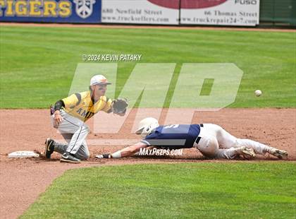 Thumbnail 3 in Staples vs. Amity Regional (CIAC Class LL Final) photogallery.