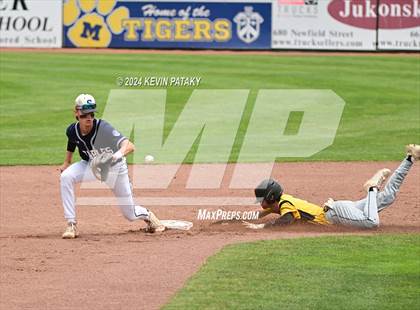 Thumbnail 3 in Staples vs. Amity Regional (CIAC Class LL Final) photogallery.