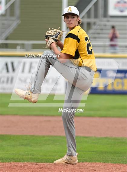 Thumbnail 3 in Staples vs. Amity Regional (CIAC Class LL Final) photogallery.